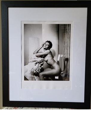 a   photo of Liz Hurley by John Stoddart: Image 3