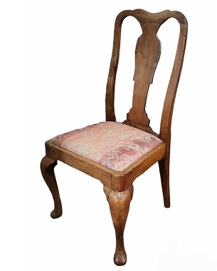 An 18th Century elm chair