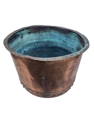 A       large Victorian copper cauldron: Image 1