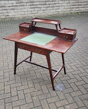 Edwardian 'Arts & Crafts' desk: Image 3